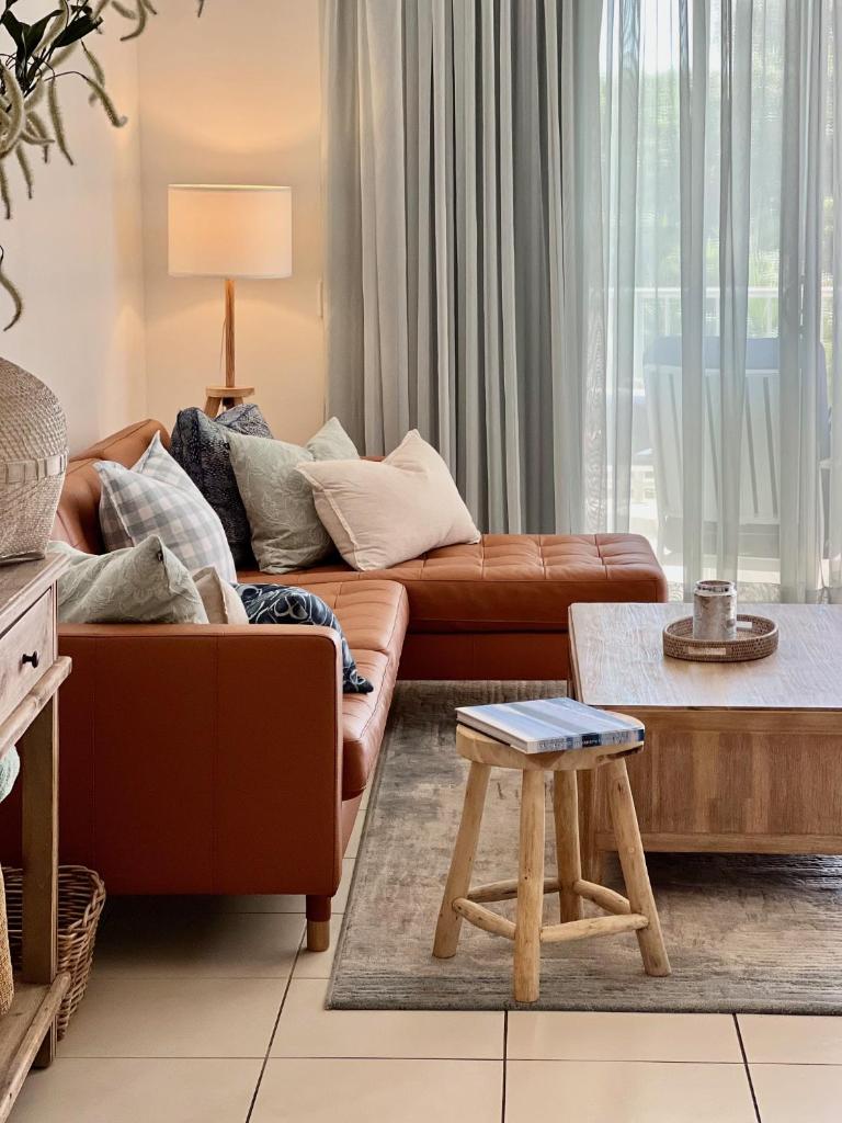 Top-floor beachside apartment with views photo 1