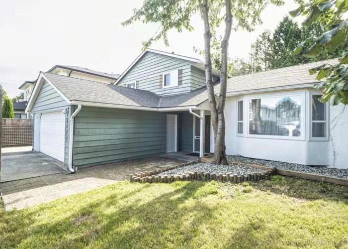 Master room &full bathroom with separate entrance in richmond photo 4