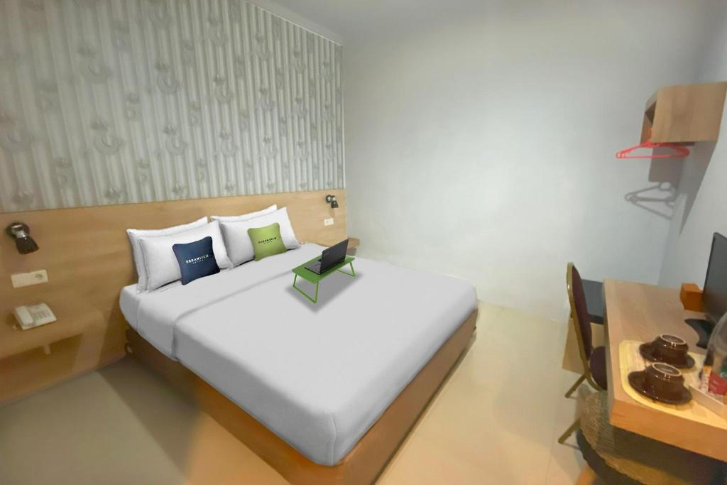 Urbanview Hotel Mulia Indah Palopo photo 4