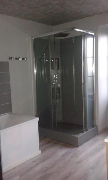 grand appartement très clair près centre ville photo 2