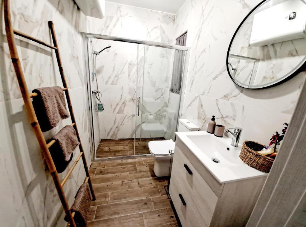 Private Apartment minutes to Sliema Malta, 2 AC's, Netflix photo 2