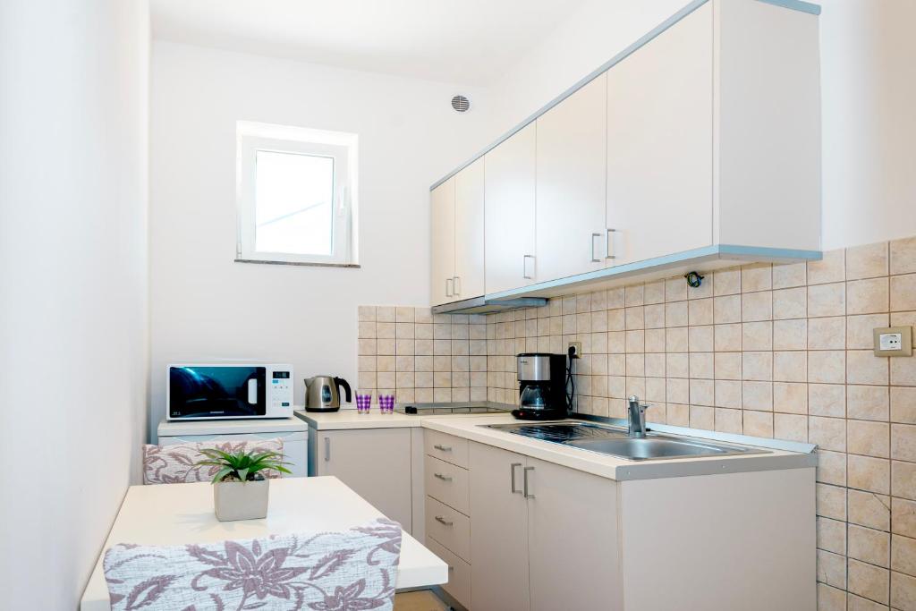 Apartment Bilice beach photo 3