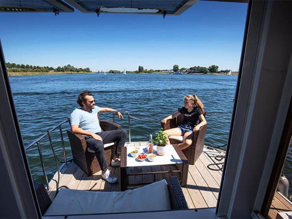 Amazing houseboat in Kinrooi for rent photo 2