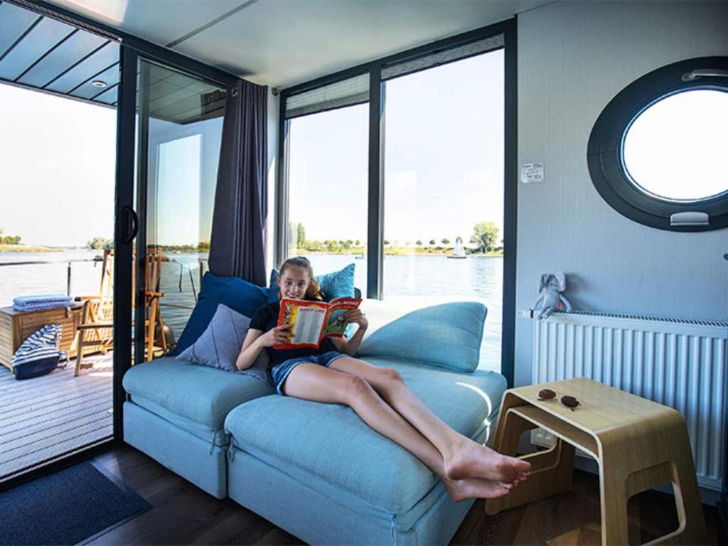 Nice houseboat in Kinrooi for rent photo 4