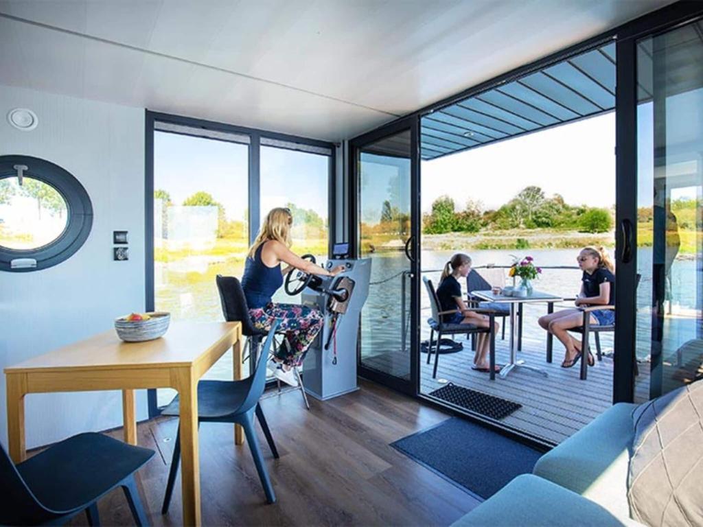 Nice houseboat in Kinrooi for rent photo 3