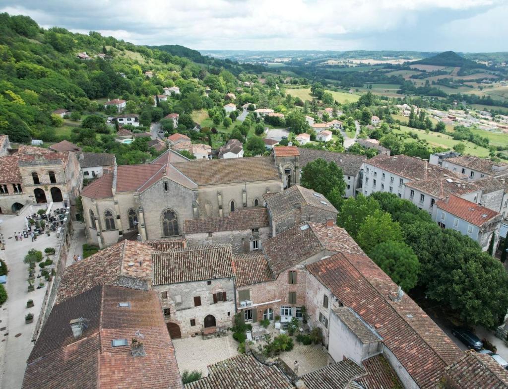 La maison sur la place photo 3