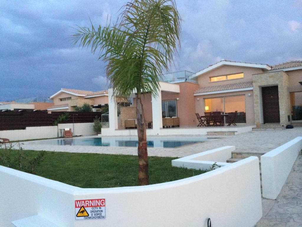 Paradise Latchi Villa photo 4