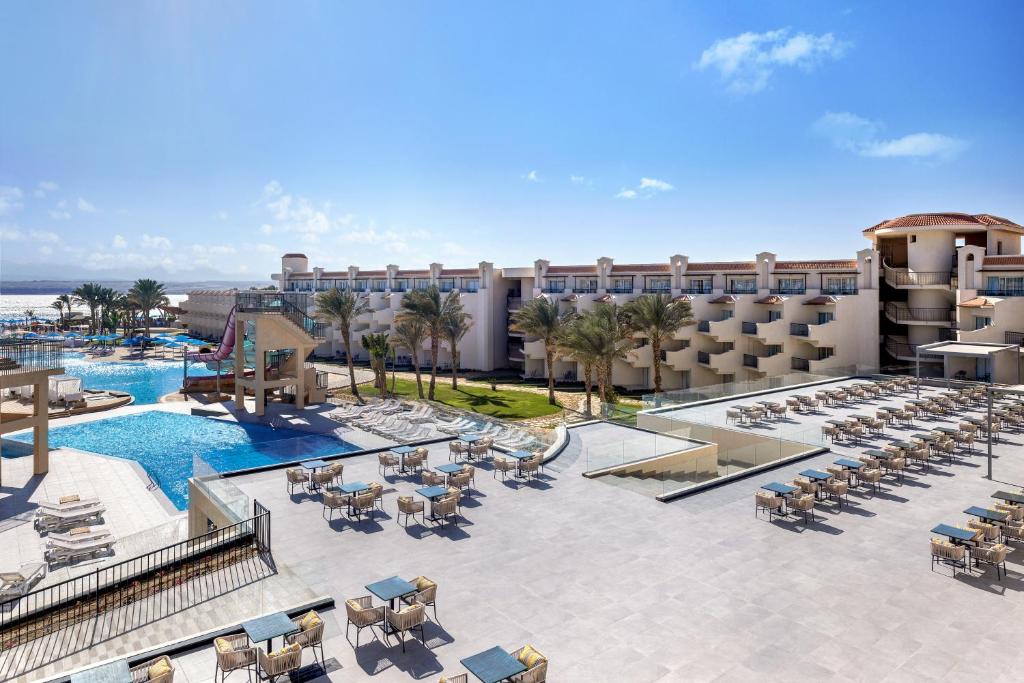 The V Luxury Resort Sahl Hasheesh - Tap to explore photos