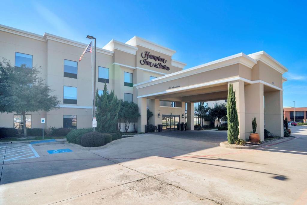 Hampton Inn & Suites Fort Worth-Fossil Creek image