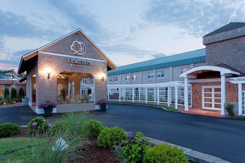 DoubleTree by Hilton Cape Cod - Hyannis photo 2