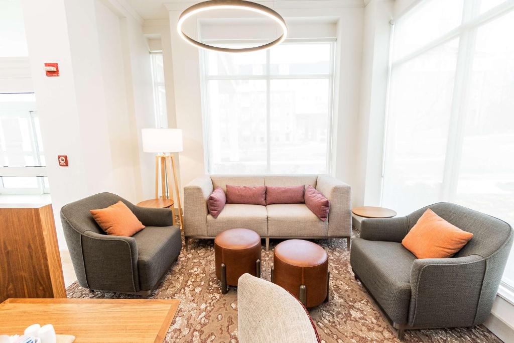 Hilton Garden Inn Fairfax photo 1
