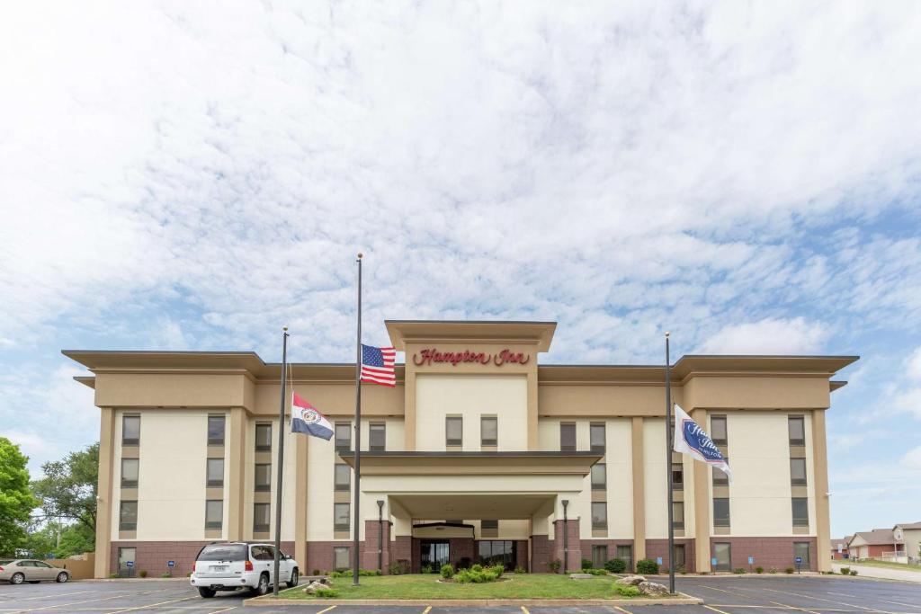 Hampton Inn Jefferson City at Capital Mall photo 1