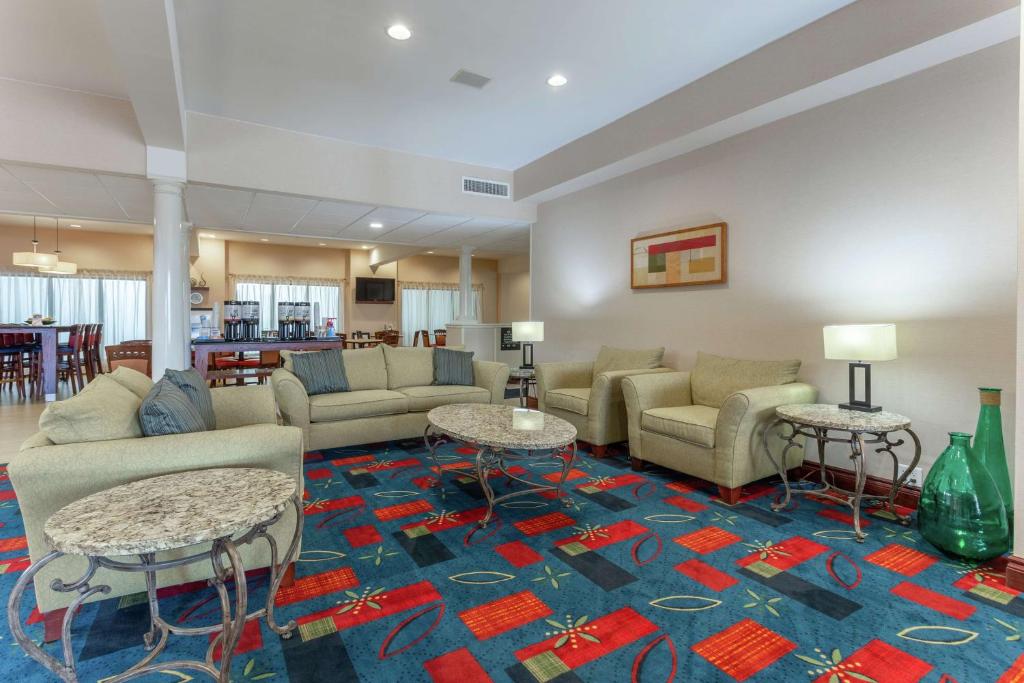 Hampton Inn Jefferson City at Capital Mall photo 4