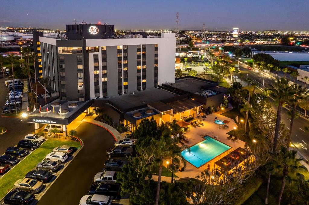 DoubleTree by Hilton Carson image