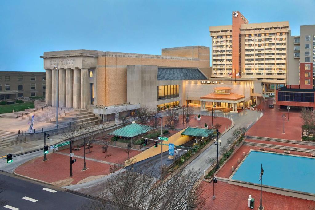 DoubleTree by Hilton Little Rock image