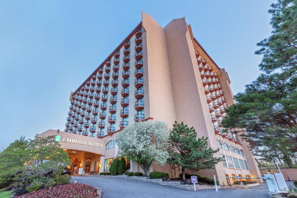 Embassy Suites by Hilton Kansas City Plaza image