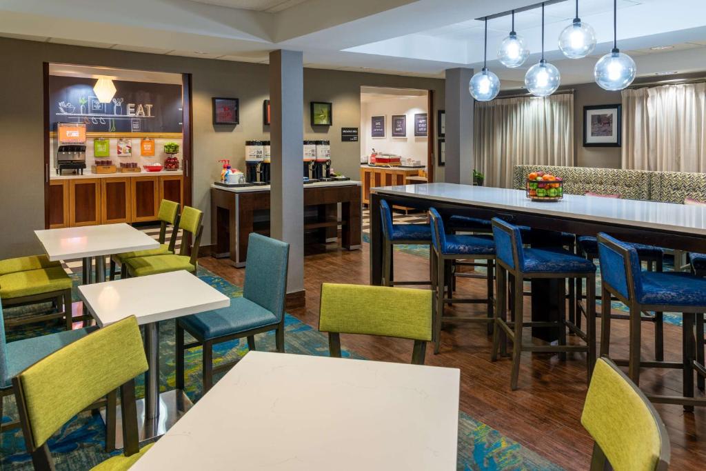 Hampton Inn Kansas City-Lee's Summit photo 1