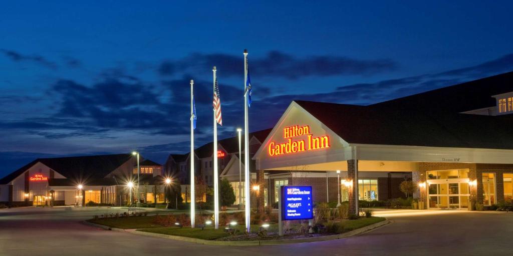 Hilton Garden Inn Milwaukee Northwest Conference Center image