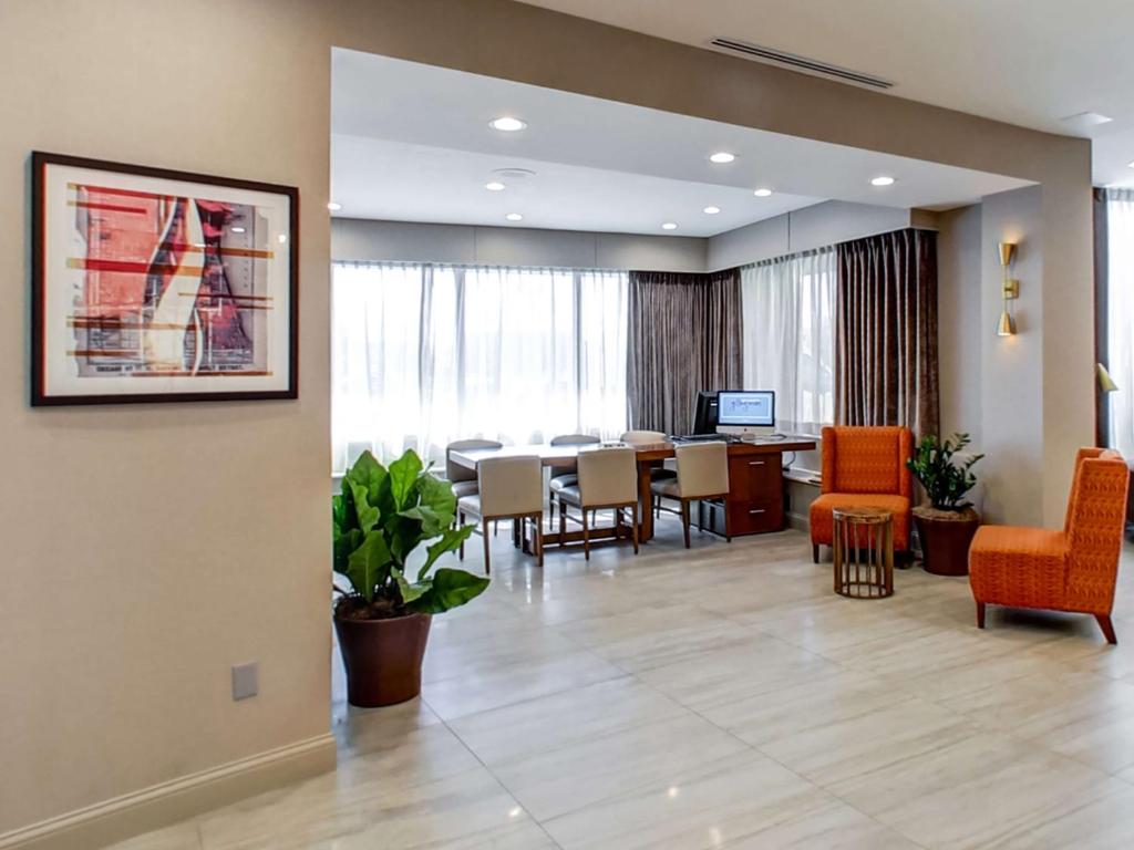 Hilton Chicago/Oak Lawn photo 1