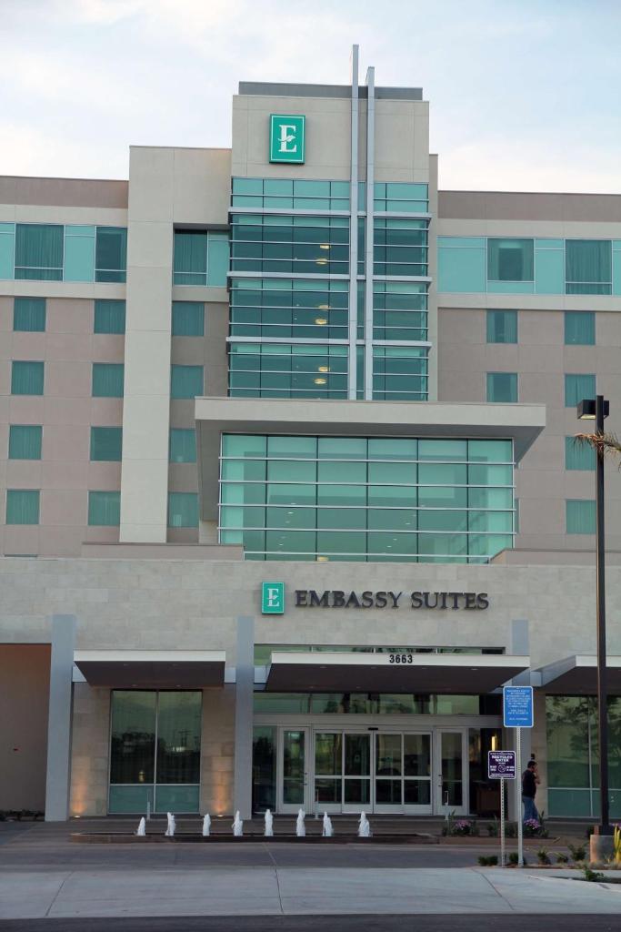 Embassy Suites Ontario - Airport photo 3
