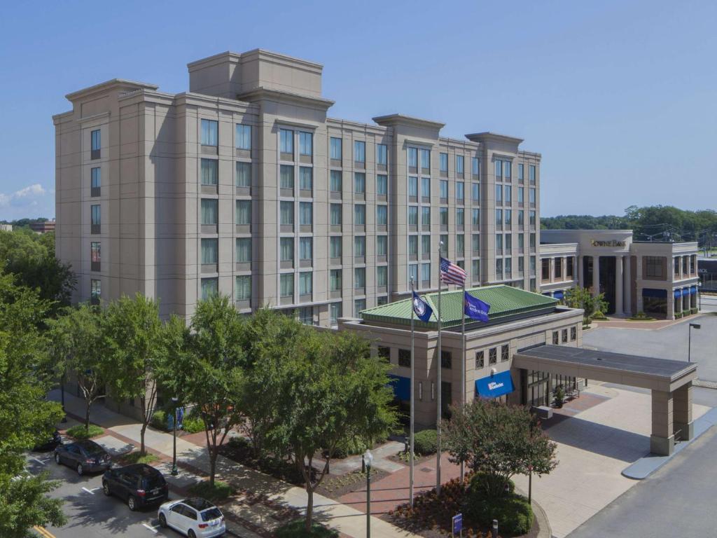 Hilton Garden Inn Virginia Beach Town Center image