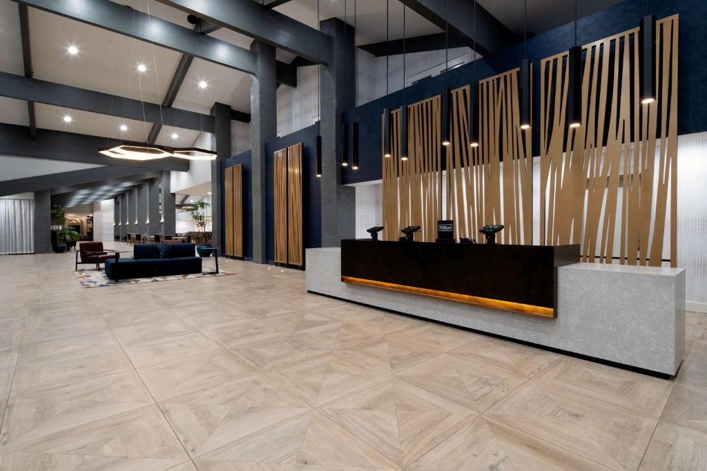 DoubleTree by Hilton Hotel Bakersfield image