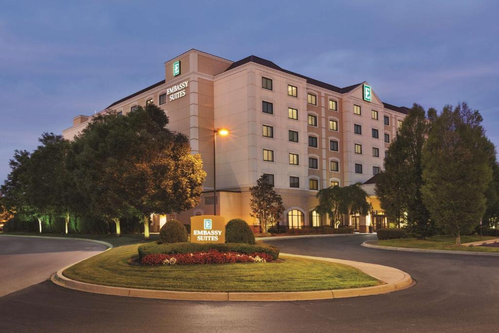 Embassy Suites Louisville East image