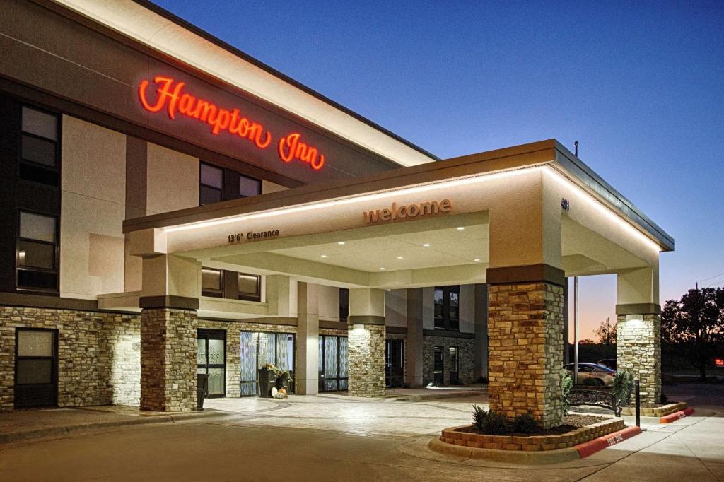 Hampton Inn Salina image