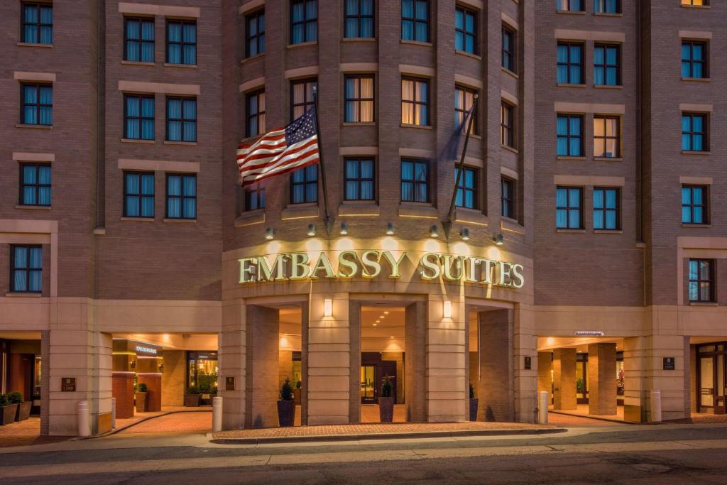 Embassy Suites by Hilton Alexandria Old Town image