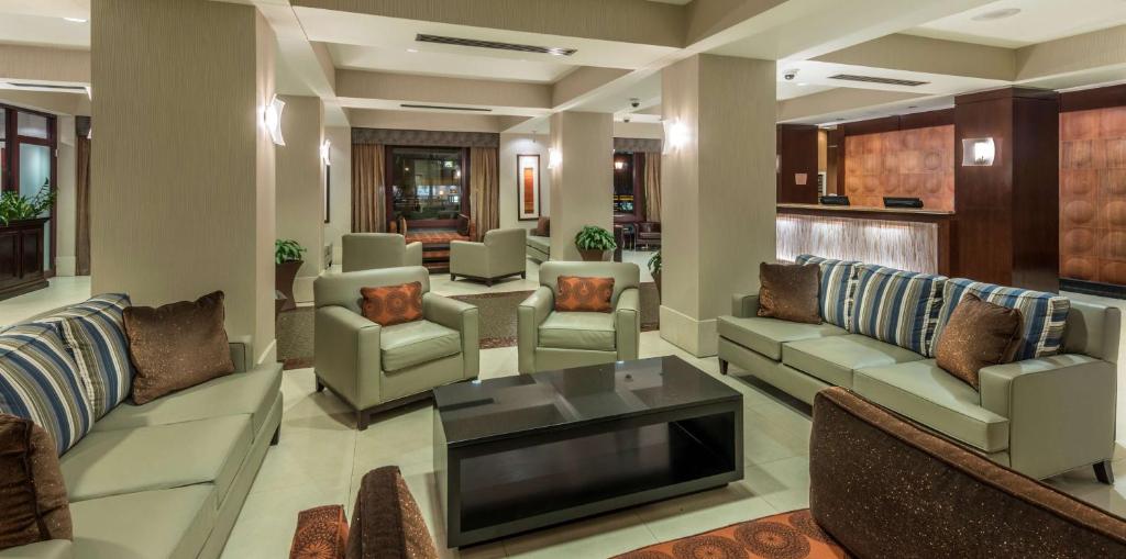 Embassy Suites by Hilton Alexandria Old Town photo 3
