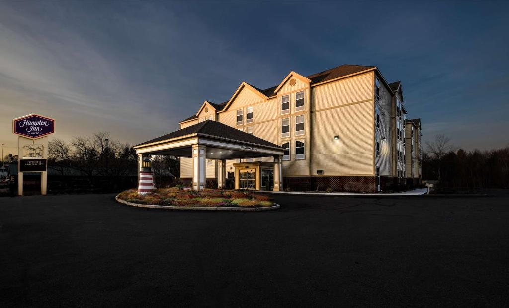 Hampton Inn Waterville image