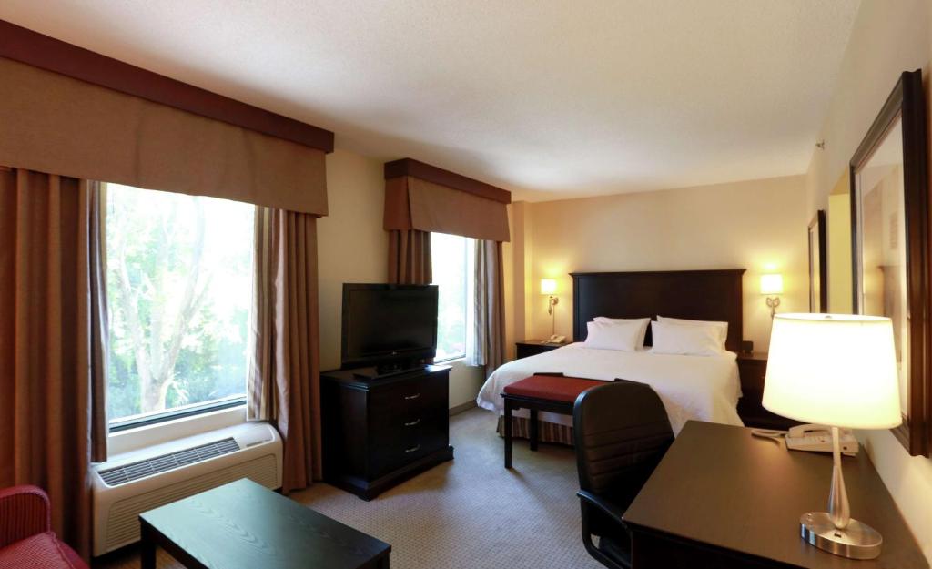 Hampton Inn & Suites by Hilton Laval - Tap to explore photos