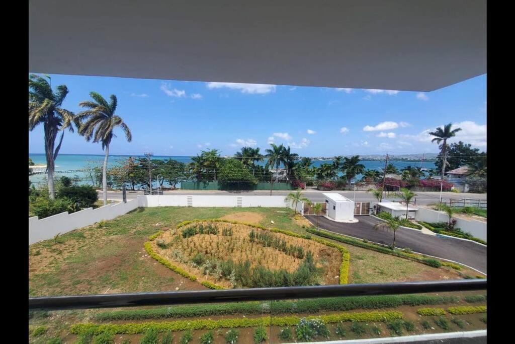 Apt 6ix - Modern and Airy @ Paradise Bay photo 1