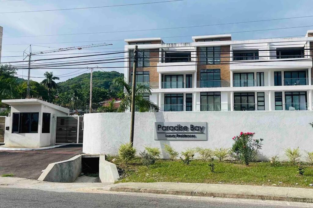 Apt 6ix - Modern and Airy @ Paradise Bay photo 2