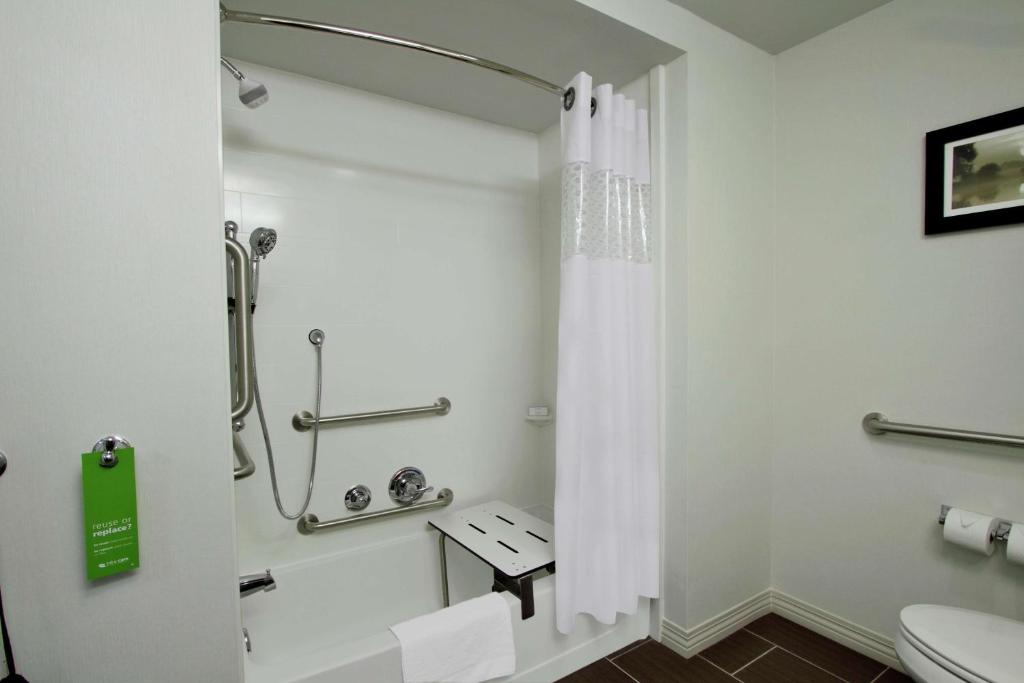 Hampton Inn Richland/South Jackson - Tap to explore photos