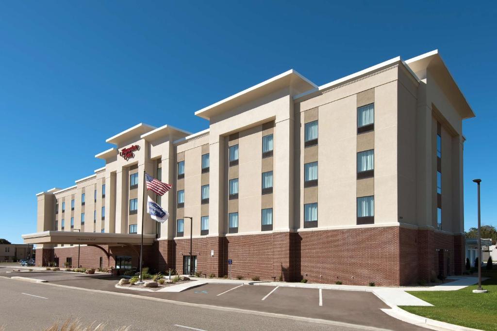Hampton Inn Kalamazoo image
