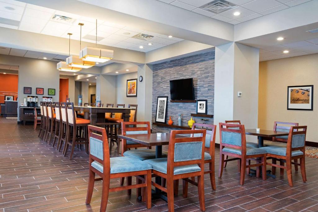 Hampton Inn Kalamazoo photo 3