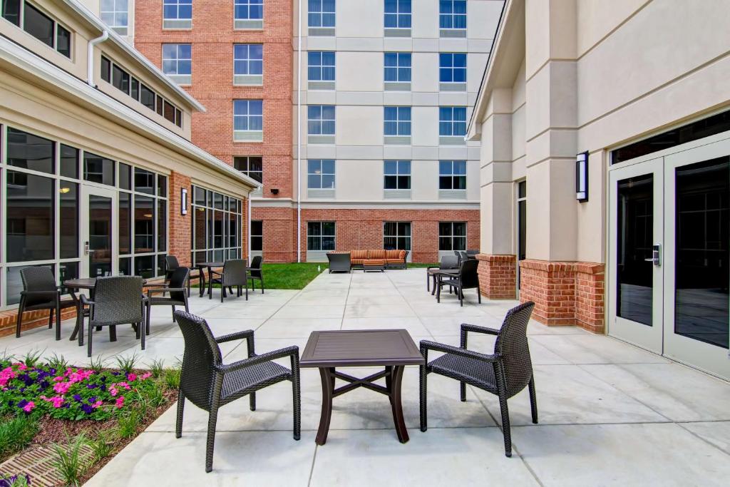 Homewood Suites by Hilton Woodbridge photo 2