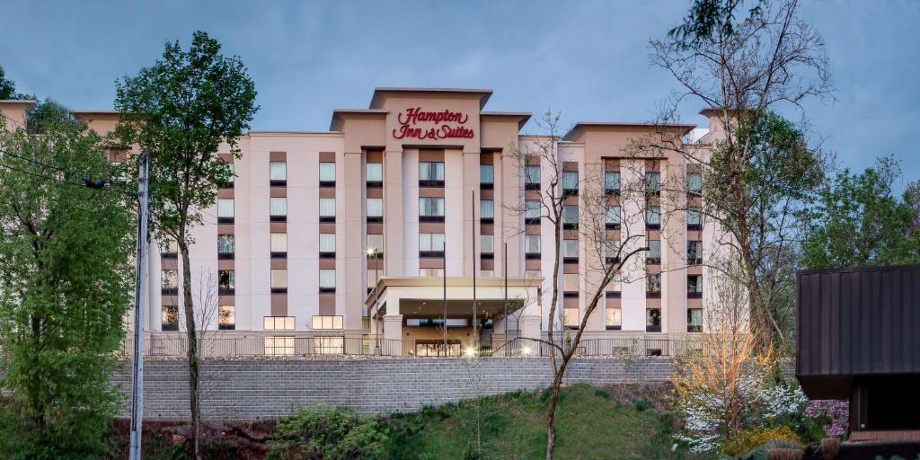 Hampton Inn & Suites - Knoxville Papermill Drive, TN photo 2