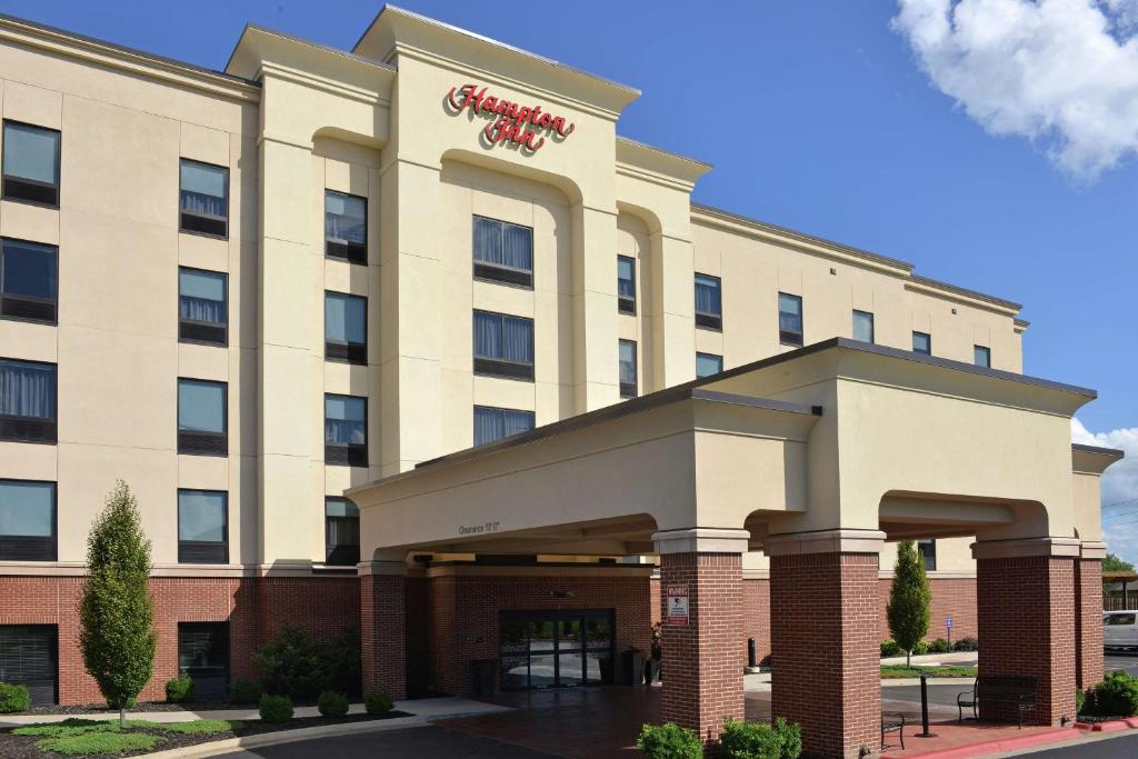 Hampton Inn Springfield-Southeast image