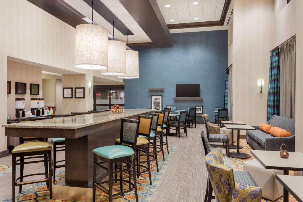 Hampton Inn & Suites West Des Moines Mill Civic photo 4