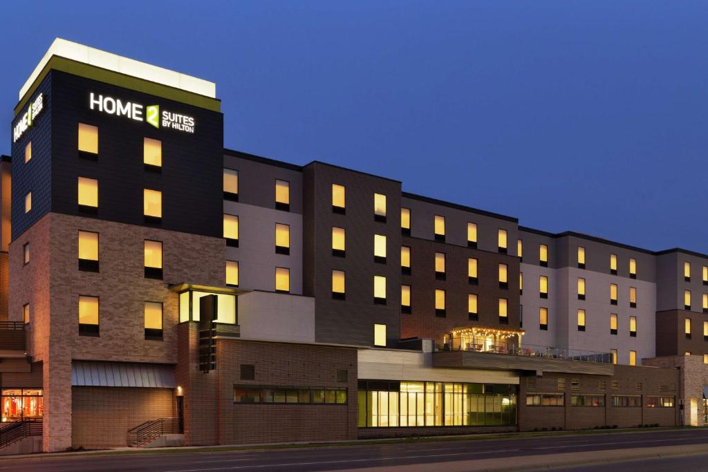 Home2 Suites by Hilton Minneapolis Bloomington - Tap to explore photos