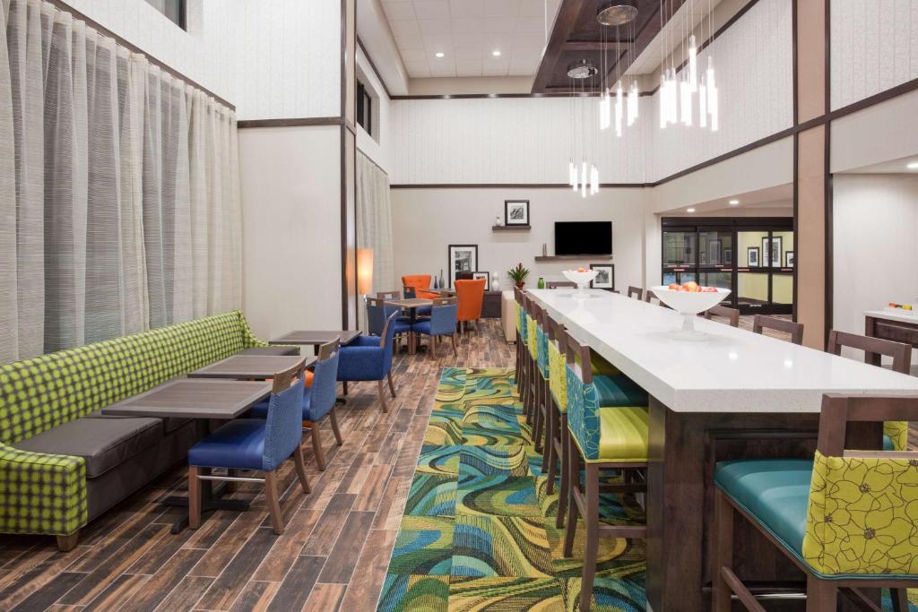 Hampton Inn & Suites Sioux City South, IA photo 2