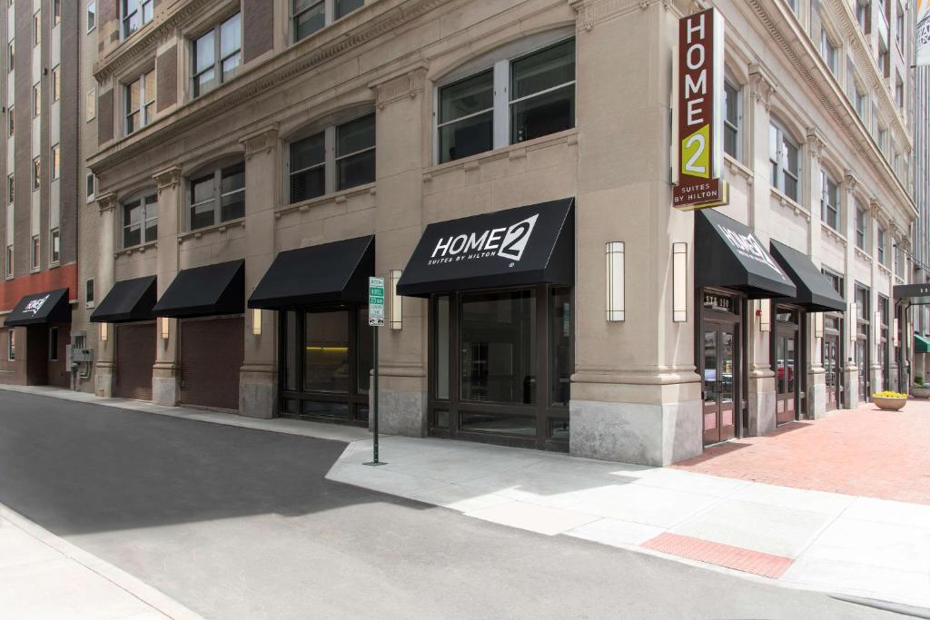 Home2 Suites by Hilton Indianapolis Downtown image