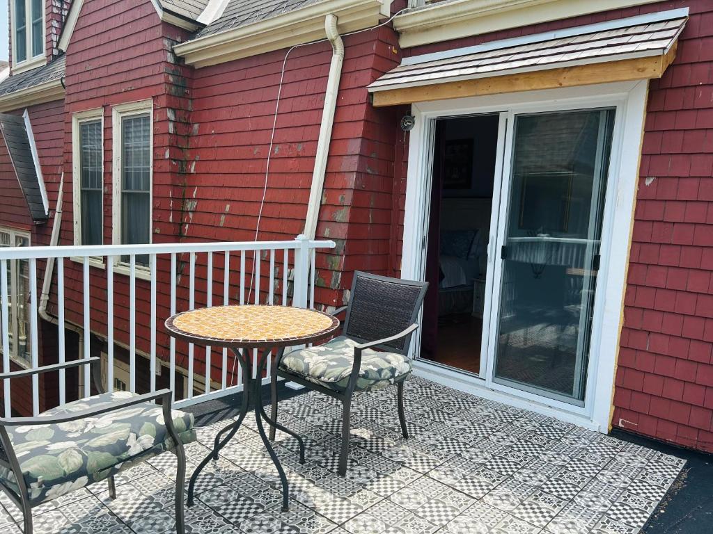 Redwood Bed and Breakfast photo 2
