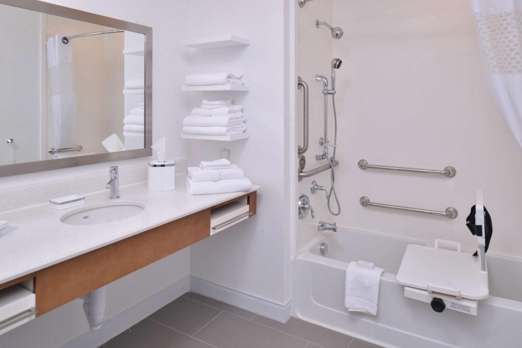 Hampton Inn & Suites by Hilton Ames - Tap to explore photos
