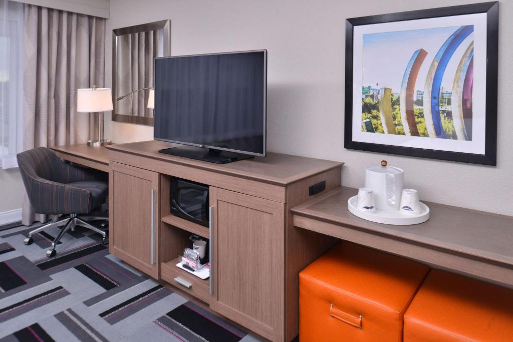 Hampton Inn & Suites by Hilton Ames - Tap to explore photos