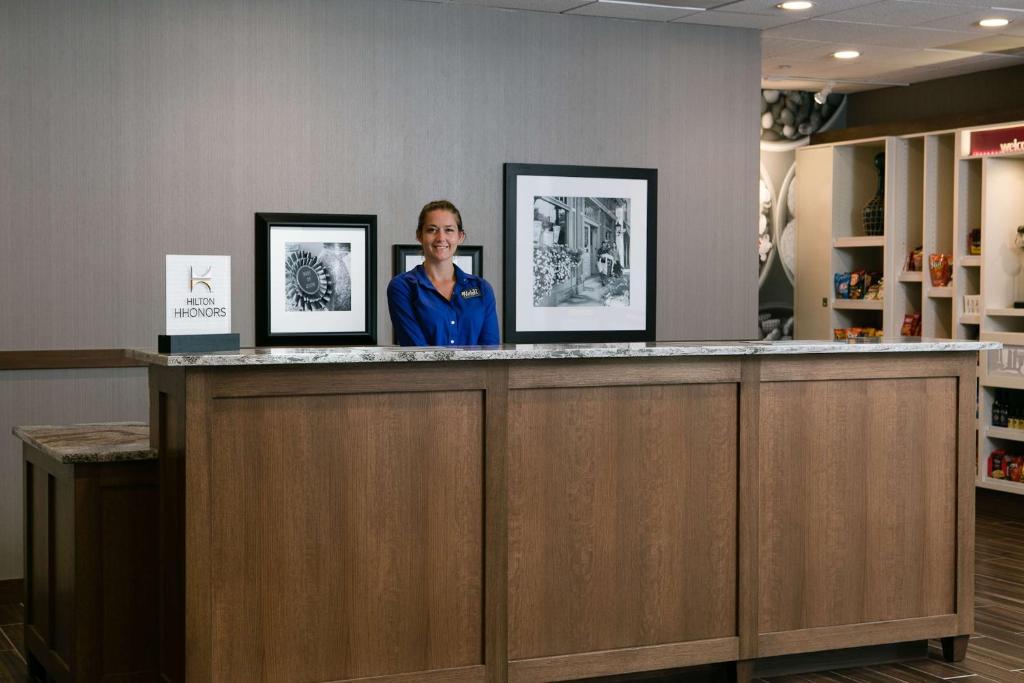 Hampton Inn & Suites Mason City, IA photo 2