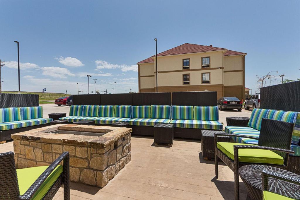 Home2 Suites By Hilton Oklahoma City Yukon photo 2