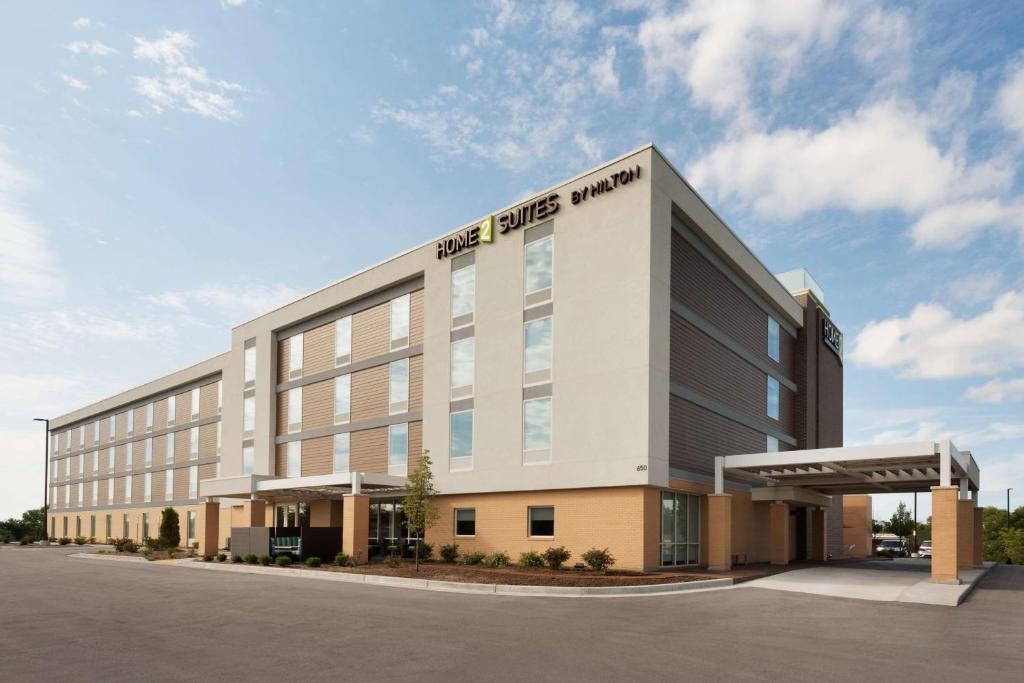 Home2 Suites by Hilton Milwaukee Brookfield image